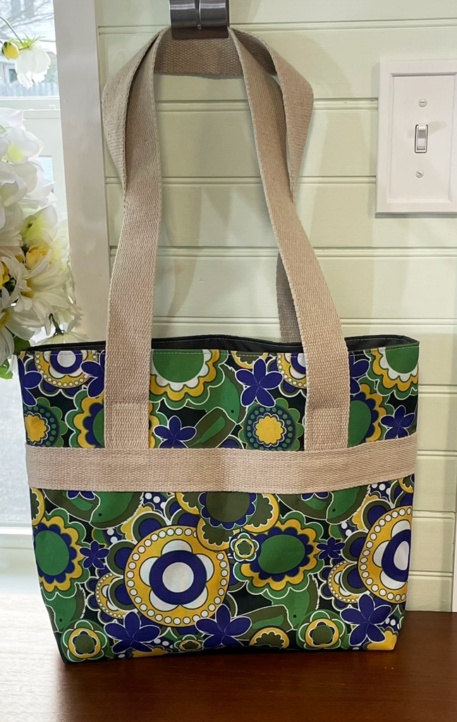 Tote - Green, horizontal strap